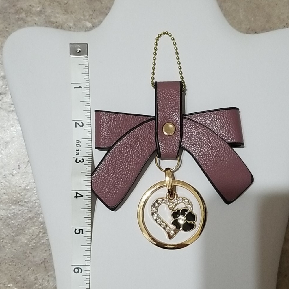 Oversized Bow Keychain - Picture 2 of 6
